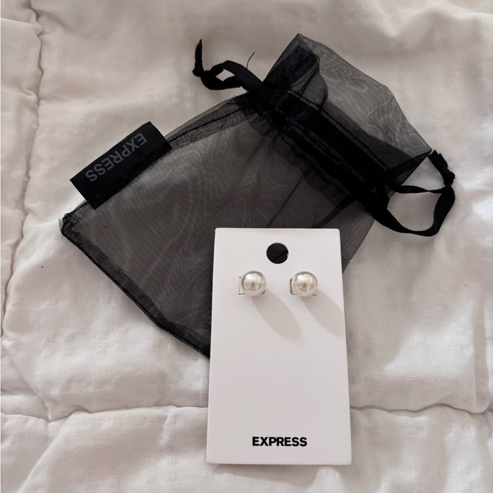 Pearl stud earrings